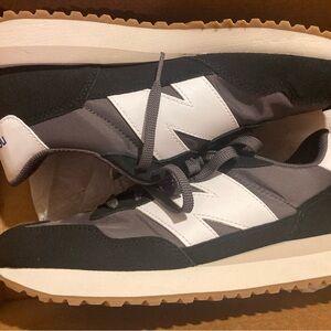 New Balance 237